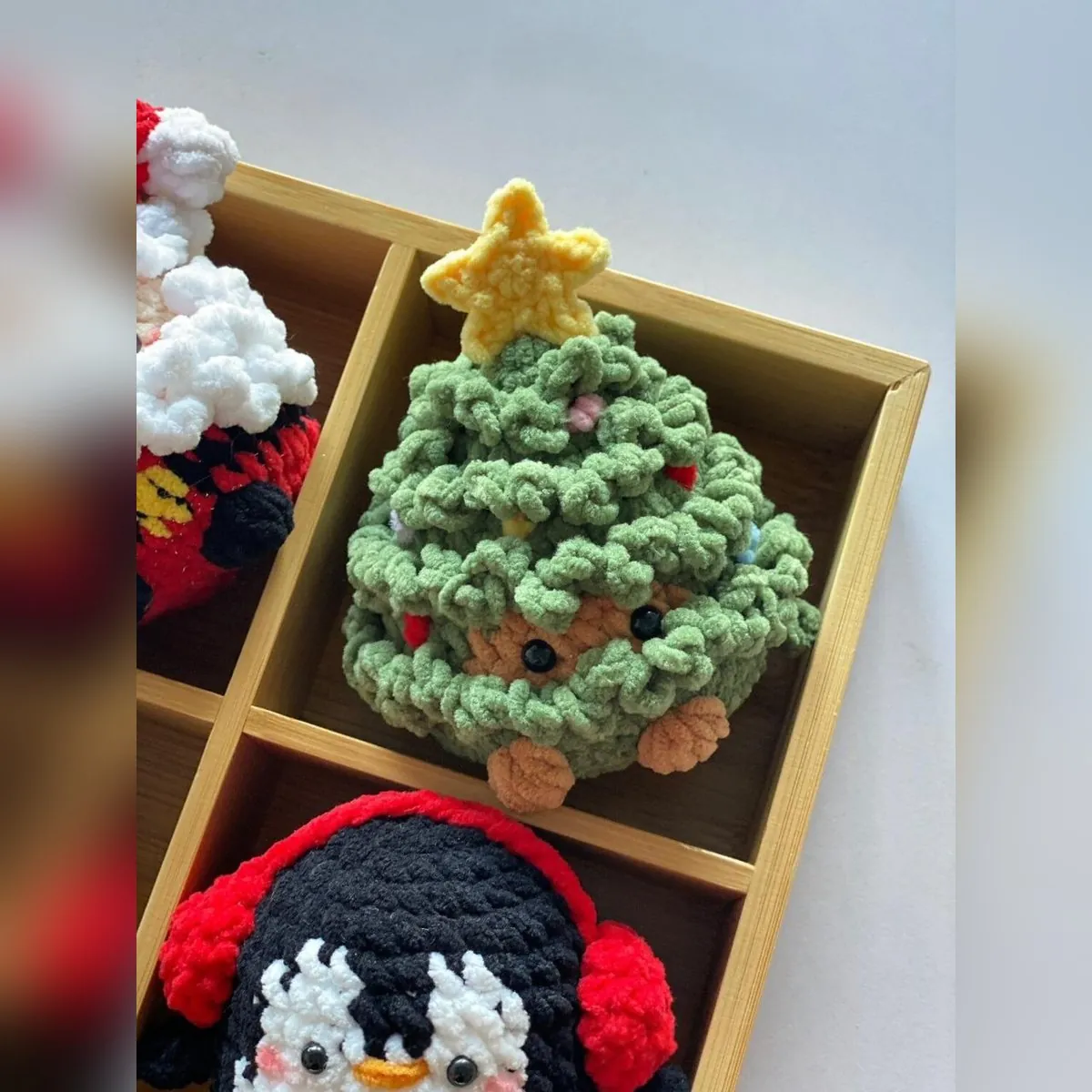 Christmas Crochet Car Charm Pattern – Rear View Mirror Hangers – photo 5