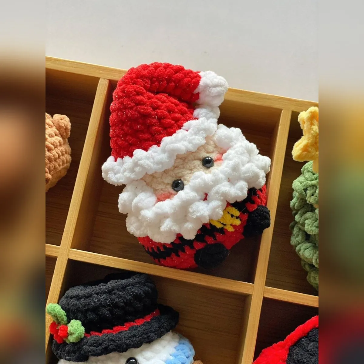 Christmas Crochet Car Charm Pattern – Rear View Mirror Hangers – photo 7